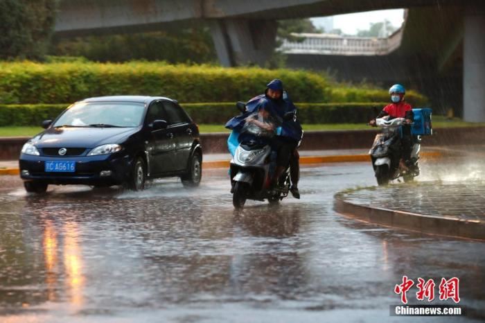 中国中东部有大范围雨雪降温过程