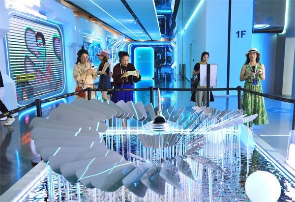 海外华媒探访成都郫都：产业向“新”而“兴”