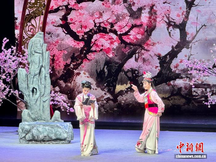 “同唱一台戏”2026第十届越剧春晚在绍兴举行