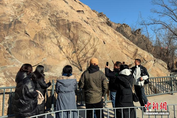 宁夏岩画保护：从人工巡护到数字留存