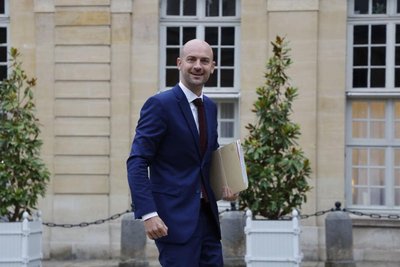 法国外长巴罗访问以色列