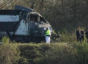 法国北部高速列车与重型汽车相撞 致列车司机死亡多人受伤