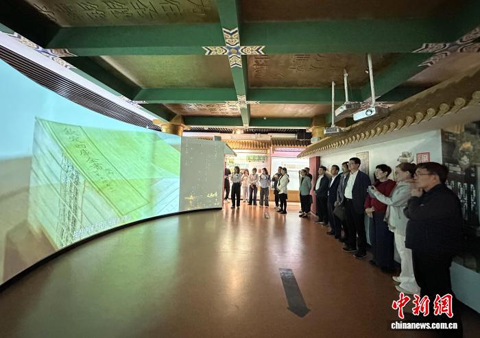 两岸《四库全书》“护书人”兰州寻文脉