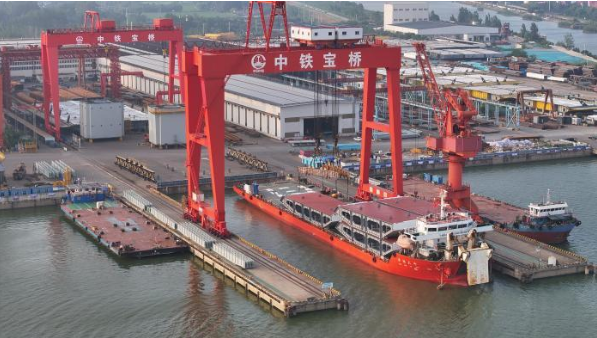 中铁宝桥“开造”全球最大甲板运输船 实现从“陆上造桥”向“海上造船”转变