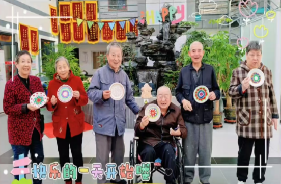 北京怀柔尚颐嘉养老服务中心：银龄巧手 描绘心中的春天